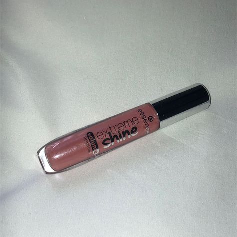 Essence Extreme Shine Lipgloss, Extreme Shine Lipgloss, Lip Gloss Essence, Essence Extreme Shine, Lipgloss Aesthetic, Pink Gloss, Clean Girl, Girls Makeup, Makeup Products