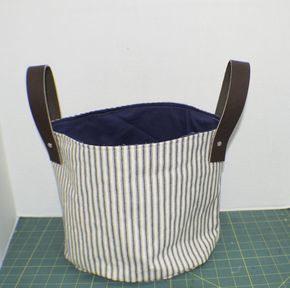 DIY Fabric Storage Bucket Sewing Fabric Storage, Diy Fabric Storage, Storage Bins Diy, Diy Fabric Purses, Storage Bags Diy, Makeup Storage Drawers, Diy Laundry Basket, Fabric Bucket, Scarf Storage