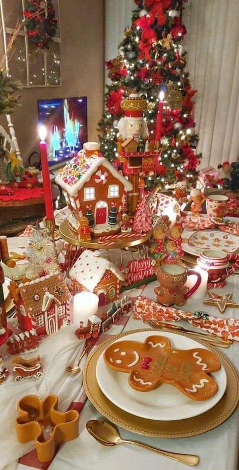 Christmas Table Gingerbread, Gingerbread Themed Tablescape, Gingerbread Table Decorations, Gingerbread Christmas Table Setting, Gingerbread Christmas Table Decor, Christmas Decor Themes 2023, Gingerbread Table Decor, Gingerbread Themed Christmas Decor, Gingerbread Tablescape