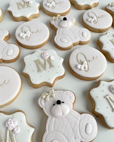 Fondant Cookies Ideas, Baby Shower Oso, First Birthday Cookies, Teddy Bear Cookies, Christening Ideas, Idee Babyshower, Cookies Ideas, Baby Boy Christening, Cake Boards