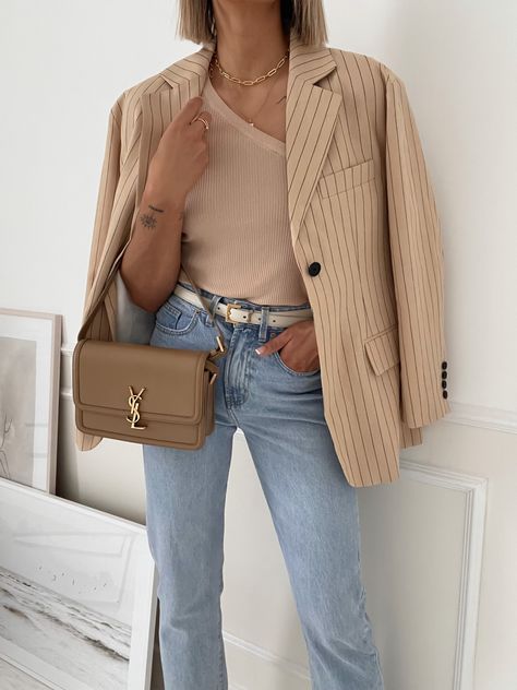 Pinstripe Blazer Outfit, Striped Blazer Outfit, Stripe Blazer, Blue Jean Outfits, London Style, Beige Blazer, Blazer Outfit, Belted Blazer, Style Blogger