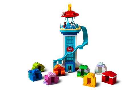 Paw Patrol Lookout Tower, Lego Station, Paw Patrol Tower, Paw Patrol Lookout, Duplo Ideas, Lookout Tower, Brick Molding, Old Bricks, Lego Ideas