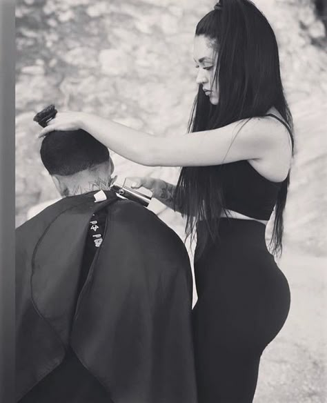 Female Barber Outfit, Female Barber Photoshoot, Female Barber Aesthetic, Women Barbers, Women Barber, Female Barber, Short Back And Sides, Barber Shop Haircuts, Barber School