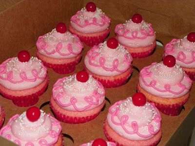 Pinkalicious Cake, Birthday Cupcakes Aesthetic Pink, Pinkalicious Cupcakes, Pinkalicious Cupcakes Recipes, Pink Cake Inside, Cupcake Aesthetic Pink, Pinkalicious Birthday Party, Pinkalicious Party, Cute Baking