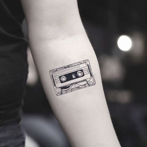 Bf Tattoos, Cassette Tattoo, Tape Tattoo, Dj Screw, Vintage Flower Tattoo, Tatuagem Masculina Pequena, Knight Tattoo, Tattoo Temporary, Cassette Audio