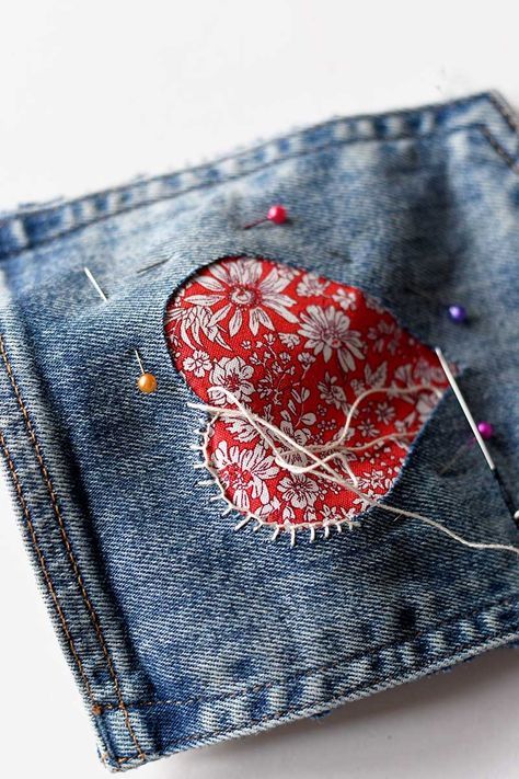 Återvinna Jeans, Denim Applique, Jeans Crafts, Denim Crafts Diy, Cool Denim, Blue Jeans Crafts, Denim Projects, Visible Mending, Jean Crafts