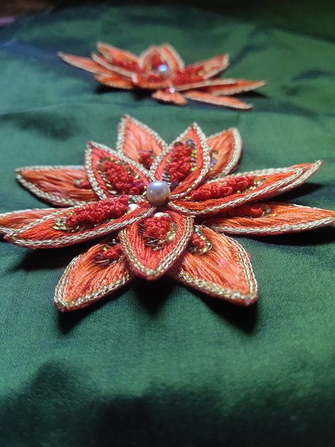 3d Aari Embroidery, 3d Aari Work Design, Aari Work Flower Designs, 3d Work Embroidery Blouse, 3d Aari Work, Aari Stitches, Aari Motif, Tracing Design, Green Blouse Designs