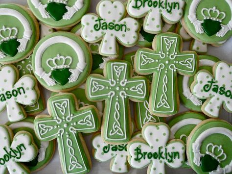 Celebrate Every Day: St. Patrick's Day Cookies Irish Cookies, Shamrock Cookies, Cross Cookies, St Patrick's Day Cookies, Flooding Cookies, Crazy Cookies, Cookies Ideas, Spring Cookies, Pretty Cookies