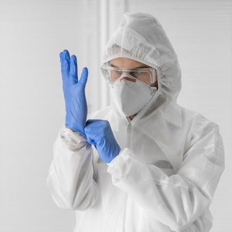 Portrait of a doctor wearing a face mask... | Free Photo #Freepik #freephoto #medical #health #virus #prevention Surgical Gloves, Protective Goggles, Doctor Mask, Medical Photos, Female Doctor, Fabric Headbands, Medical Health, Medical Masks, Cool Poses