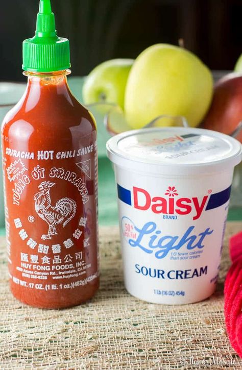 Sour Cream Siracha, Sriracha Sour Cream Sauce, Homegating Party, Sriracha Dip, Sour Cream Dipping Sauce, Shrimp Dipping Sauce, Siracha Sauce, Daisy Brand, Sour Cream Dip