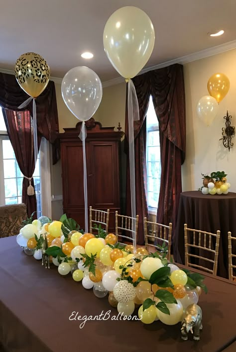 organic balloon table runner #elegantballoons #organicballoons www.elegantballoons.com Table Decorations Balloons, Balloon Table Runner, Balloon Table Decorations, Balloons And Flowers, Classy Decorations, Deco Ballon, Idee Babyshower, Balloon Designs, Decorations Balloons