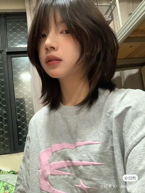 Kpop Short Hair, Shortish Hair, Korean Hair Color, Short Hair Tomboy, Hair Style Korea, Easy Hairstyles For Thick Hair, Hair Inspiration Long, Layered Haircuts For Medium Hair, Asian Short Hair