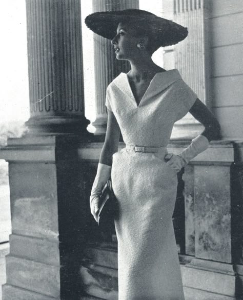 60s Elegant Fashion, 1953 Fashion, Business Dress Code, 1950s Fashion Women, 60s Women, 1950 Fashion, 20th Century Fashion, Vintage Lady, Vintage Couture