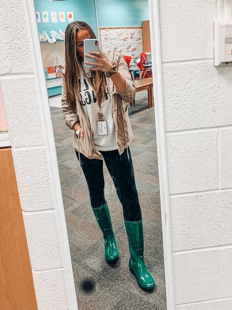 Rainy Day Teacher Outfit Winter, Teacher Rainy Day Outfit, Rainy Day Teacher Outfit, Kindergarten Teacher Outfits, Rainboots Outfit, Rainy Day Outfit For School, Rain Boot Outfit, Winter Teacher Outfits, Cute Teacher Outfits