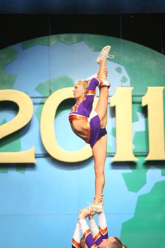 worlds 2011 competitive cheerleading scorpion needle stunt cheerleader #cheer competition plus 1/0 Cheerleader Christmas Gifts, Competitive Cheerleading, Cheer Bow Holder, Basket Toss, Drum Majorette, Cheerleading Competition, Cheerleading Stunt, Flexibility Dance, Cheer Poses