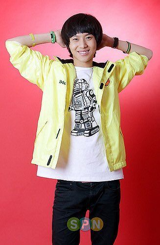 080617-SPN-SHINee Debut Pictorial-Taemin Shinee 2008, Funny Kpop Pics, Taemin Cute, Shinee Debut, 2010s Fashion, Wait A Minute, Shinee Taemin, Shinee World, One Ok Rock