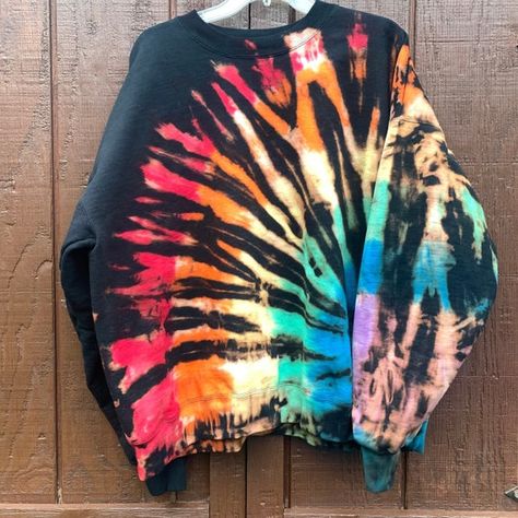 Reverse Tie Dye Sweatshirt, Bleach Dye Sweatshirt, Clothing Recycling, Cabin Fun, Washed Sweatshirt, Diy Tie Dye Techniques, Diy Tie Dye Designs, Tie Dye Patterns Diy, Sweat Noir