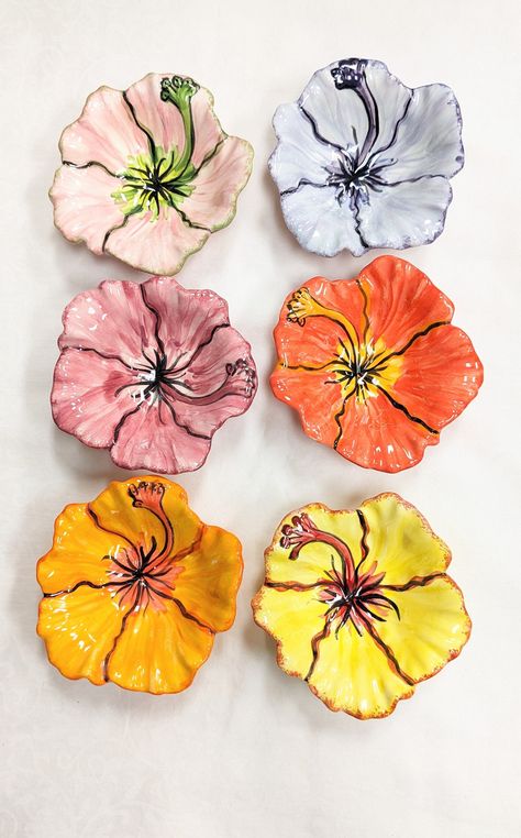 "These colorful tropical flower ceramic dishes are made in Hawaii, each one painted by hand.  Plumerias are about 4.75\" diameter x 1.75\" tall x 1.25\" depth Hibiscus are about 5.25\" diameter x 2\" tall x 1.25\" depth Makes for a unique way to store and display your jewelry or small knick-knacks. They are also food safe and can be used as a candy or condiment dish. Due to the hand made nature of this item and natural materials used, there may be variations in color. by Lauhala Trading" Unique Bowls, Pottery Painting Designs, Clay Crafts Air Dry, Flower Sculptures, Flower Bowl, Ceramics Pottery Art, Tropical Flower, Ceramics Projects, Clay Art Projects