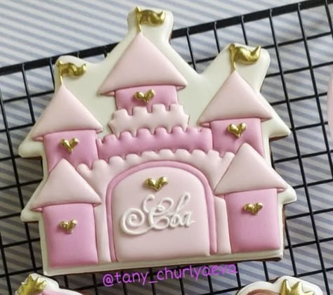 Princess Cookie Cake, Princess Castle Cookies, Castle Cookies, Cutout Cookie, Princess Cookies, Cookies Theme, Frozen Cookies, Cute Baking, Spice Cookies