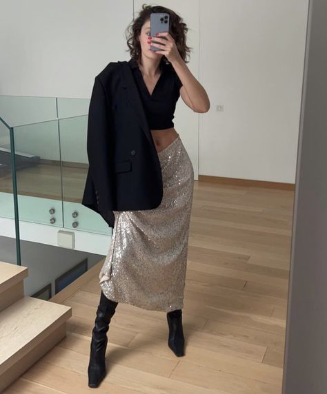 Sequins Midi Skirt Outfit, Long Sequin Skirt Outfit, Sequin Midi Skirt Outfit, Black Sequin Skirt Outfit, Sequin Skirt Outfit, Sequin Skirt Long, Maxi Sequin Skirt, Black Sequin Skirt, Sequin Midi Skirt