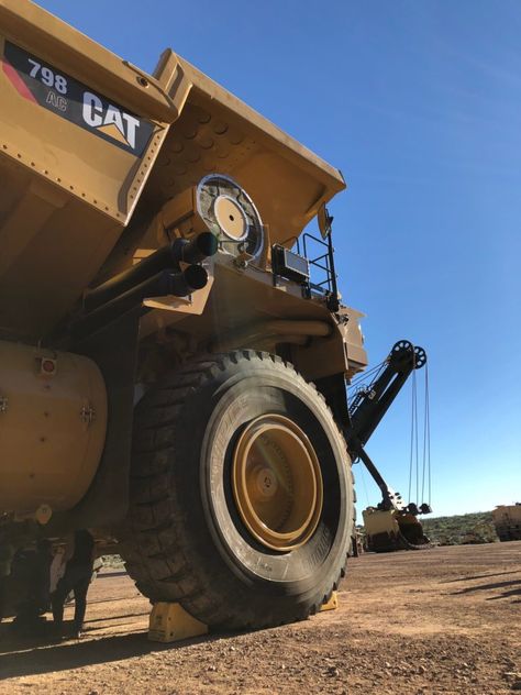 Caterpillar talks up its new ultra-class electric drive mining trucks - International Mining Work Places, Logging Equipment, Tonka Toys, Heavy Construction Equipment, Well Drilling, Industrial Engineering, Apple Technology, Mining Equipment, Size Matters