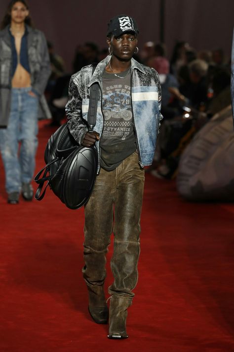 Diesel Ready To Wear, Clothing Anatomy, Glenn Martens, Ready To Wear Fashion Show, Diesel Fashion, Milan Fashion Week Runway, Men's Hipster Style, Genderless Fashion, Ready To Wear Fashion