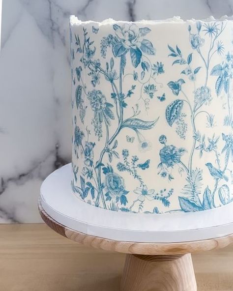 Bakery by A M A L I A on Instagram: "Country French Blue, when less is more…and dairy free! 😉 Do you know we have a few options for our customers with dietary food restrictions. Ask me about it! I’ll be happy to bake something special for you! 💕🎂 #yummy_mummycakes #dairyfree #countryfrench #bluefloral #babyshower #babyshowertheme #babyshowerideas #babyshowerparty #miamibaker #miamiweddings #miamievents #miamieventplanner" Blue Baby Shower Cake, French Baby Shower, Food Restrictions, French Blue Wedding, Baby Blue Weddings, Bake Something, Country Baby Shower, Idee Babyshower, Bridal Shower Inspo