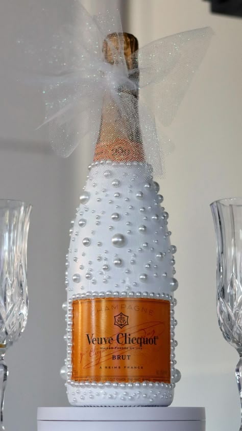 🍾✨ #champagner #champagne #champagnelover #champagnelife #wein #wine #winelover #champagnelovers #champagnetime #champagnelifestyle… | Instagram Anniversary Champagne Bottle, Decorated Champagne Bottles Engagement, Bride Champagne Bottle, Wedding Inspo Ideas, Bedazzled Champagne Bottle, Prosecco Painting, Bridal Shower Champagne Theme, Decorate Champagne Bottle, Champagne Theme Party