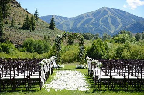 Sun Valley Wedding, Idaho Wedding Venues, Deer Valley Utah, Lake Tahoe Resorts, Romantic Reception, Mountain Wedding Invitations, Sun Valley Idaho, Stunning Wedding Venues, Cabin Wedding