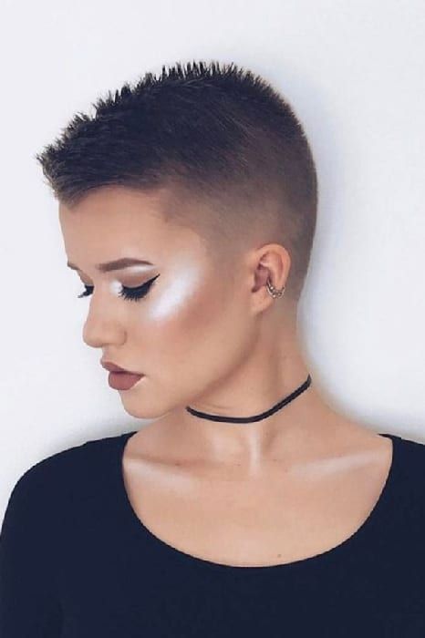 20 Exotic Buzz Cut Styles for Bold Women – HairstyleCamp Buzz Cut Styles, Buzz Haircut, Buzz Cut Women, Hairstyles Reference, Super Short Haircuts, Buzz Cut Hairstyles, Buzzed Hair, Very Short Haircuts, Cut Hairstyles