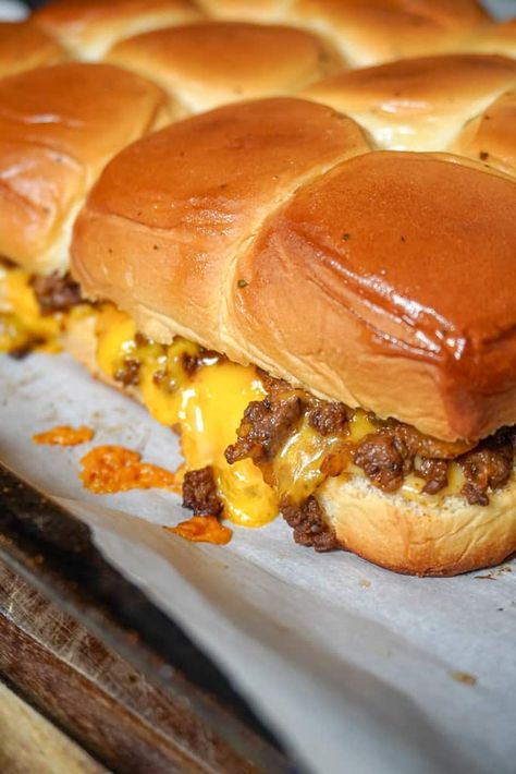 how long to cook sliders in oven Sliders In Oven, Oven Burgers, Hamburger Sliders, Seasoned Ground Beef, Slider Rolls, Mini Sliders, Pulled Pork Sliders, Cheeseburger Sliders, How To Cook Burgers