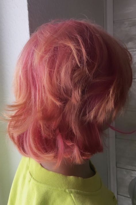 Wolfcut Pink Hair, Pink Wolfcut Hair, Bubblegum Pink Hair Short, Orange To Pink Hair, Blonde And Pink Short Hair, Short Pink Hair Aesthetic, Pink Hair Color Ideas For Short Hair, Pink Wolf Cut, Pink Mullet