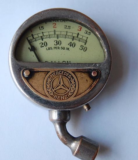 Pressure Gauge Art, Mercedes Benz Vintage, Steampunk Props, Industrial Lamp Design, Steampunk Coffee, Speakeasy Decor, Steampunk Gadgets, Tire Pressure Gauge, Industrial Design Sketch