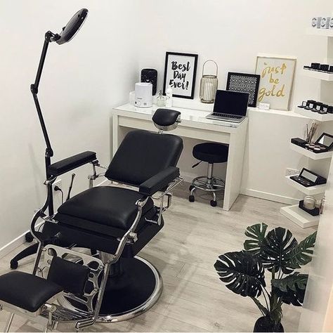 Tiny Esthetician Room Ideas, Brow Room Ideas At Home, Tiny Beauty Salon, Small Brow Room Ideas, At Home Brow Studio, Pmu Room Ideas, Brows Salon Ideas, Lash And Makeup Studio Decor, Pmu Room Set Up