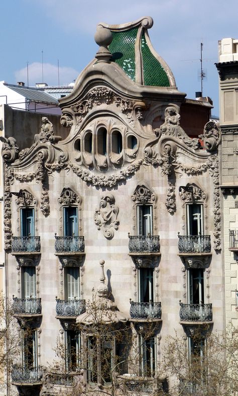 Art Nouveau Arquitectura, Barcelona Architecture, Antonio Gaudí, Barcelona City, Art Nouveau Architecture, Interesting Buildings, Amazing Buildings, Architecture Old, Historical Architecture