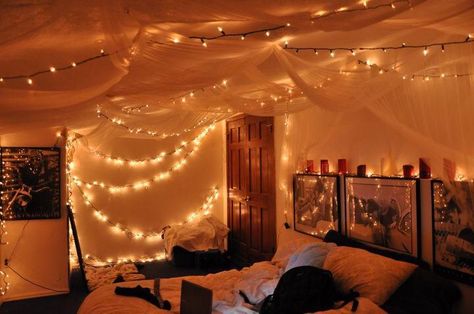 Bedroom Paint Schemes, Romantic Bedroom Lighting, Teen Girls Bedroom, Teen Girl Bedroom Ideas, Bedroom Wall Decor Ideas, Tumblr Room, Diy Room Decor For Teens, Headboard With Lights, Dream Bedrooms