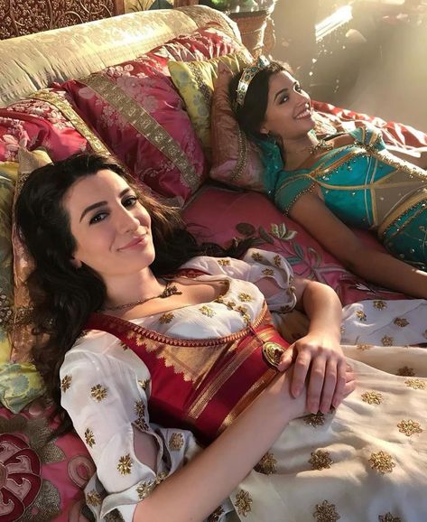 Disney's Aladdin on Instagram: “Dalia ❤️Jasmine. This week!! (via @nasimpedrad)” Aladdin Cast, Aladdin Live, Disney Live Action Movies, Disney Princess Jasmine, Disney Jasmine, Disney Live, Naomi Scott, Image Film, Aladdin And Jasmine