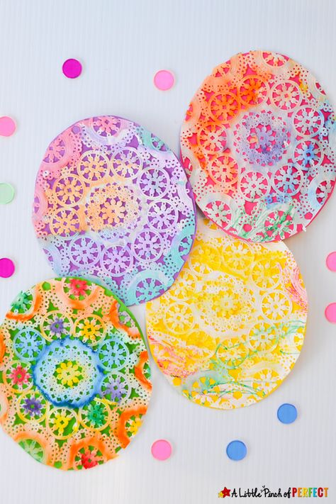 Beautiful Easter Egg Doily Craft for Kids Inspired by Rechenka's Eggs: An easy step-by-step tutorial showing how kids can make Easter Eggs that look intricately decorated like the ones straight out of Patricia Polacco’s book. Easter Art Project, Easter Crafts Preschool, Easter Arts And Crafts, Easter Egg Art, Doilies Crafts, Fun Easter Crafts, Easter Preschool, Toddler Art Projects, Easy Easter Crafts