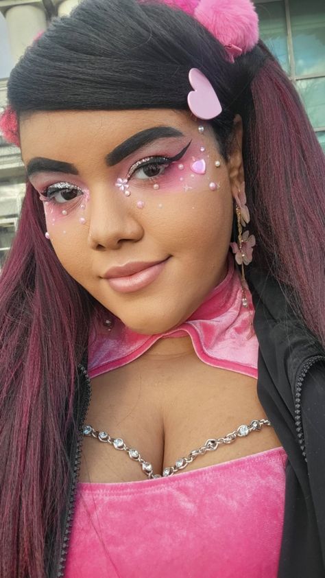 PINK, gems, jewels, rhinestones, makeup, black girl makeup, hearts Pink Face Jewels, Face Jem Makeup, Pink Face Gems, Face Gems Makeup Rhinestones, Heart Gem Makeup, Face Gems Ideas, Face Gem Makeup, Bejeweled Makeup, Rhinestones Makeup