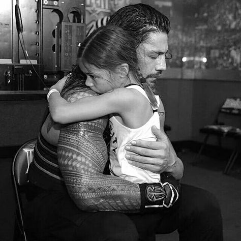 Roman Reigns & Daughter Roman Reigns Family Daughters, Roman Reigns Daughter, Roman Reigns Family, Joe Anoaʻi, Roman Reigns Wwe Champion, Girl Oc, Wwe Superstar Roman Reigns, Wwe Roman Reigns, Wwe World