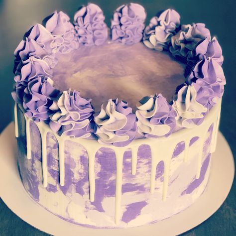 Purple and white marbled drip cake #cupcakedecorating #cake #cakesofinstagram #cakes #coolcakes #cakedesign #cookiesbykinski #homebaker #hawaiibakery Purple Marble Cake Birthday, Purple And White Birthday Cake, Purple Themed Cake, Purple Marble Cake, Smudge Cake, Purple Cake Designs Birthday, Purple And White Cake, Taylor Cake, Square Birthday Cake