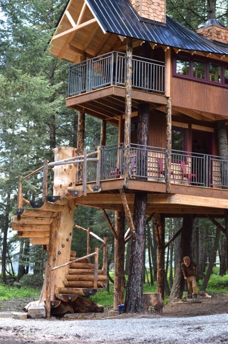 Building A Grand Staircase with John Colliander of Treeworks — Montana Treehouse Retreat Waterbury Vermont, Luxury Tree Houses, Beautiful Tree Houses, Treehouse Masters, Tree House Plans, Tree House Diy, Cool Tree Houses, Tree House Designs, Tiny House Cabin