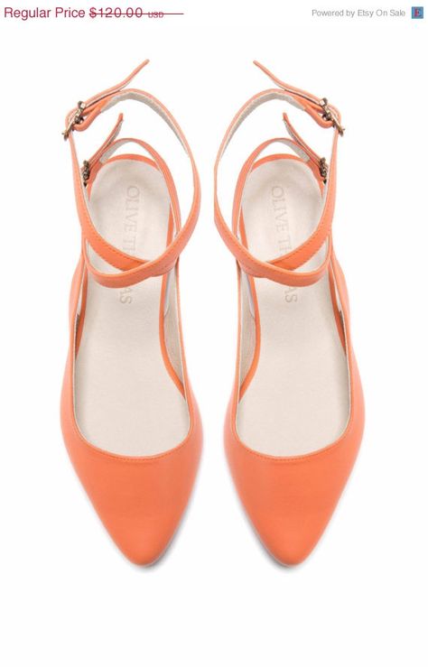 Apricot Crush, Minako Aino, Pointy Toe Shoes, Chic Chic, Pointed Flats, Pointy Toe Flats, Fabulous Shoes, Shoe Closet, Crazy Shoes