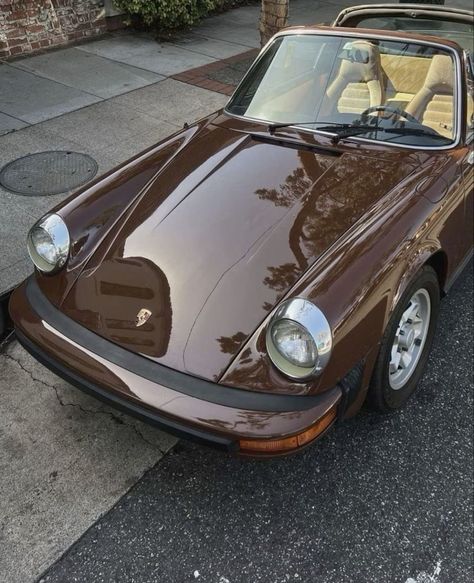 Porche Vintage, Porsche Garage, Old Vintage Cars, Porsche Classic, Classy Cars, Pretty Cars, Vintage Market, Brown Aesthetic