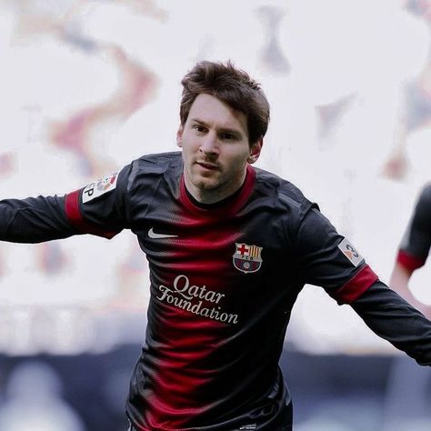 Fussball Wallpaper, Messi Barca, Messi Pictures, Messi Barcelona, Lionel Messi Fc Barcelona, Beyonce Outfits, Lionel Andrés Messi, Messi Argentina, Football Icon