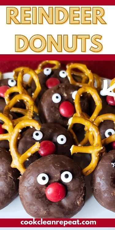 These reindeer donuts from Cook Clean Repeat are a fun and festive way to add a Christmas twist to your chocolate donuts. They are incredibly easy to make and you can involve the kids in your life to create this delightful dessert. In just a few minutes, you can have a quick and easy holiday dessert recipe that is perfect even if you're short on time. Christmas Cake Roll, Donuts Homemade, Holiday Dessert Recipes Easy, Christmas Baking Cookies, Hand Pie Recipes, Christmas Donuts, Easy Holiday Desserts, Diy Donuts, Chocolate Donut