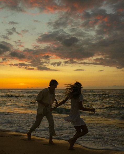 couple on the beach Beach Date, 사진 촬영 포즈, Couple Shoot, Beach Aesthetic, Two People, Couple Aesthetic, Photography Inspo, Cute Couple Pictures, Cute Couples Goals