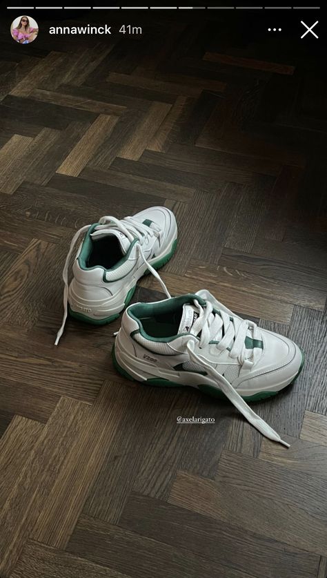 sneakers instagram story green aesthetic reebok new balance Sneakers Instagram Stories, New Shoes Instagram Story, Shoes Instagram Story, Sneakers Instagram, Sporty Spice, Instagram My Story, Shoe Inspo, Ig Stories, New Sneakers