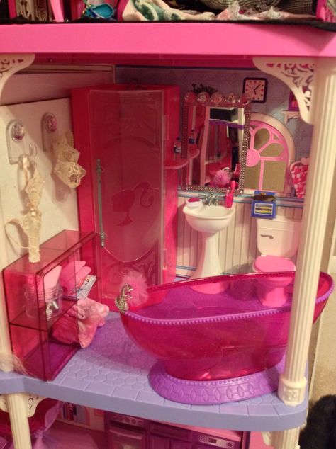 Barbie Toys Aesthetic, Childhood Nastolgia Aesthetic, Nostalgic Pictures, Barbie Sets, I Follow Back, Childhood Memories 2000, Nostalgic Toys, Barbie Doll House, Barbie Toys