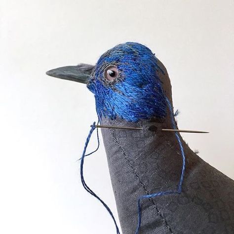 Ideas Embroidery, Textile Sculpture, Bird Embroidery, Thread Painting, 자수 디자인, Hand Embroidery Art, Fabric Birds, Art Textile, Soft Sculpture